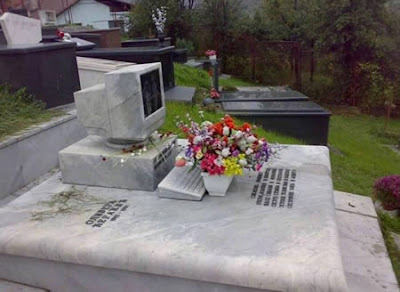 [Image: a97684_g242_12-grave.jpg]