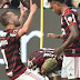 Com dois gols de Gabriel Barbosa, Flamengo vira e levanta a taça de campeão da Libertadores 