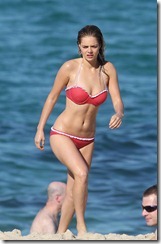 Samara-Weaving-Red-Bikini-Pictures-In-Sydney-16