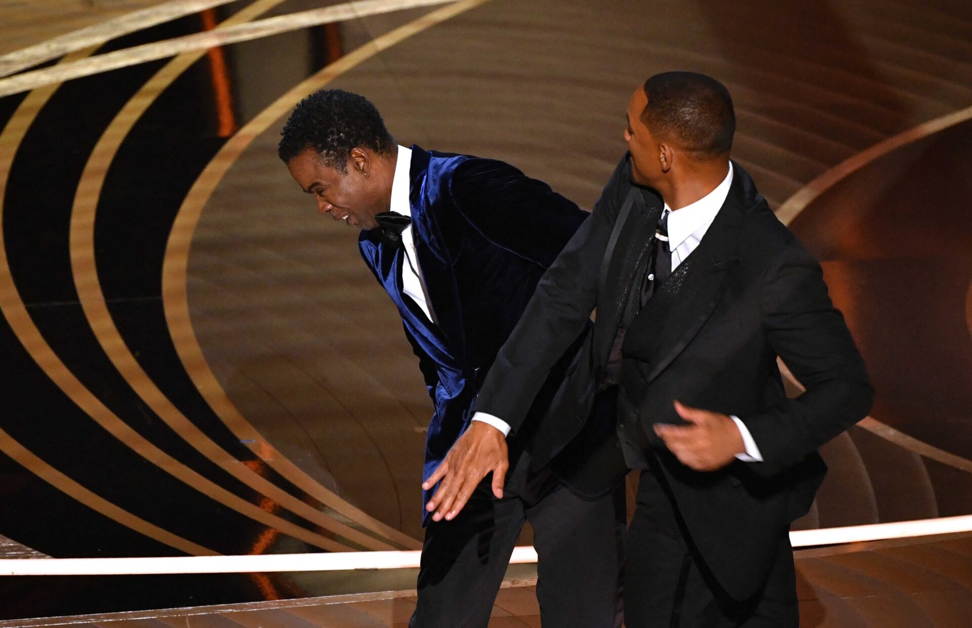 Will Smith resigns from the Academy after slapping Chris Rock Actor Will Smith has resigned from the Academy of Motion Picture Arts and Sciences, which awards the Academy Awards, due to the fact that he slapped actor Chris Rock during the Academy Awards ceremony, on Sunday.  Smith said, in a statement, that he would "resign from the Academy" and added that he "accept all the consequences" of his behavior, and continued: "My actions at the Oscars were shocking, painful and unjustified," according to the BBC.  "The list of people I've hurt is long and includes Chris, his family, many of my dearest friends and loved ones, all in-home audiences and fans," actor Will Smith said.  Last Wednesday, the Academy of Motion Picture Arts and Sciences announced that it had "initiated disciplinary action" against Smith  The Academy said, in a statement, that "Smith was asked to leave the party after the incident, but he refused," and described Smith's actions as a "traumatic incident in violation of the standards of conduct."