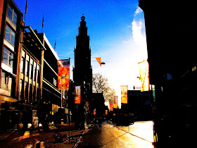 <img src="2015-Koningsdag-Groningen.jpg" alt=" Zonsopkomst rond de Martinitoren met vlag en wimpel behangen."></a>