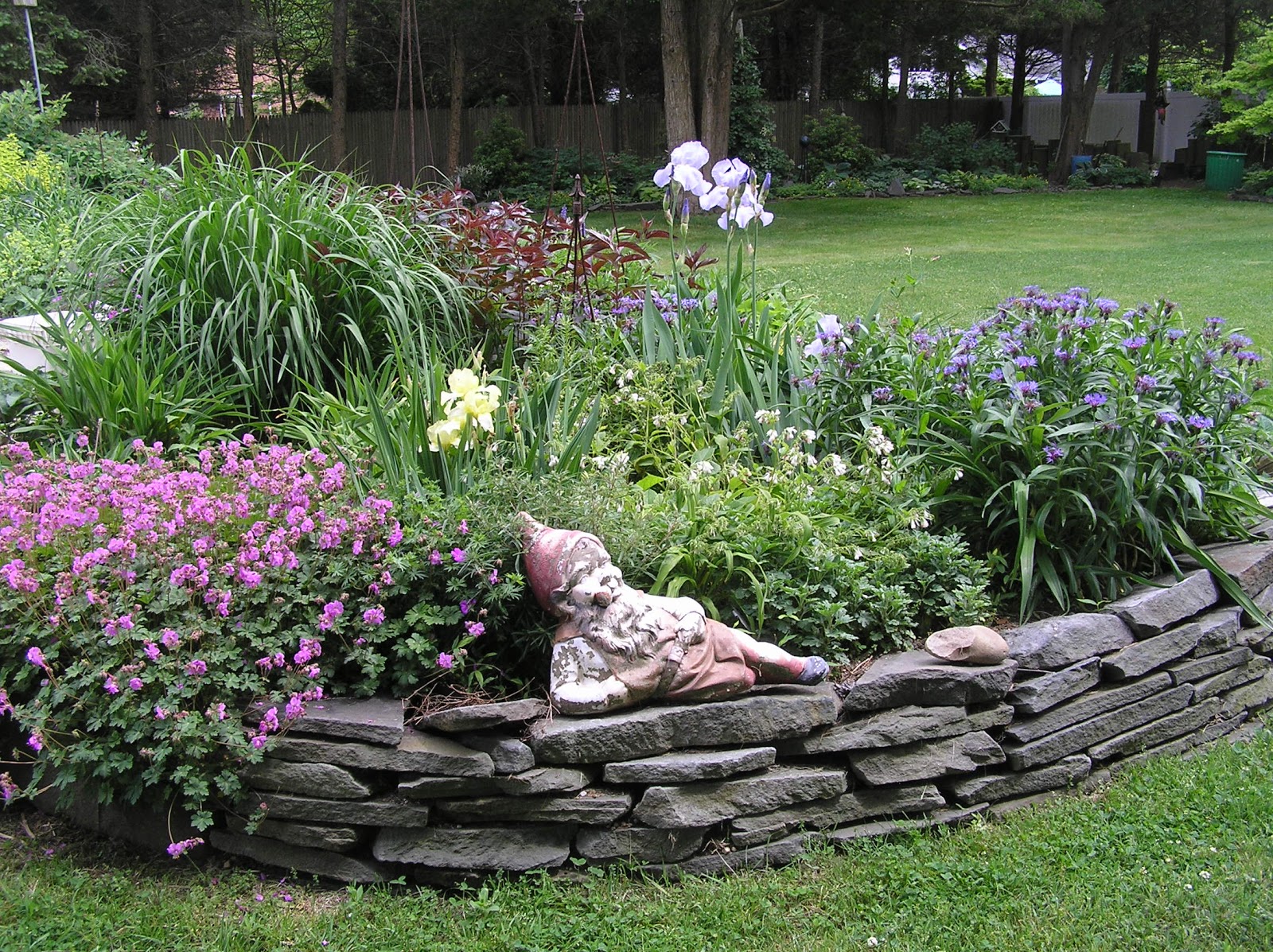 Old Country Gardens: Raised beds &amp; Edging materials