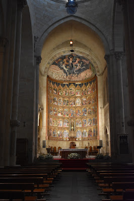 Catedral Velha e Catedral Nova de Salamanca altar da Igreja com talha dourada