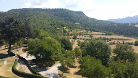 Vista del parc des del castell de Montesquiu