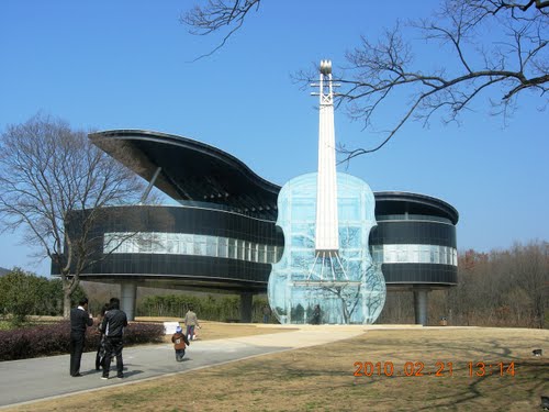 The Piano House, China, huainan city, china, hefei university, creative building, piano shape home, house, piano shape, weird piano, biggest piano, world record