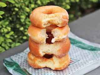 http://www.msn.com/en-us/foodanddrink/tipsandtricks/we-tried-doughnuts-from-4-popular-chains-and-the-winner-was-clear/ar-BBCnfZX?li=BBnb7Kw#page=1