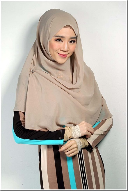 KEREN! Mantan Model Majalan Dewasa ini Kini Berhijab dan 