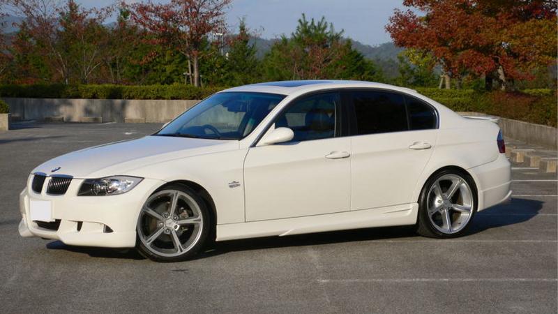 Starting with the E90 325i and E90 330i BMW further expanded the model 