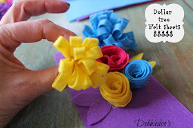 http://debbie-debbiedoos.com/2013/03/learn-how-to-make-felt-flowers.html