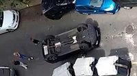 fotos coche volcado en la calle Luis Benítez Inglot, Las Palmas de Gran Canaria