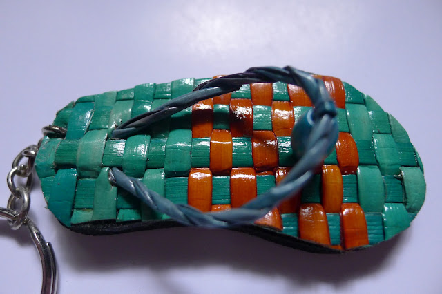 Baler, Aurora Weaved Slipper key chain