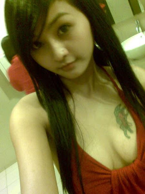Daiyana Sexy Girl With Tatto Hot Menggoda