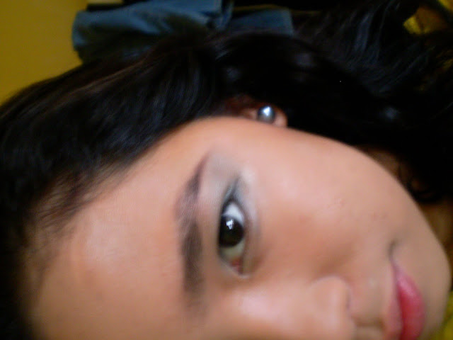 how to put on eye makeup. I only like to put lighter eye