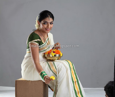 Mythili photos