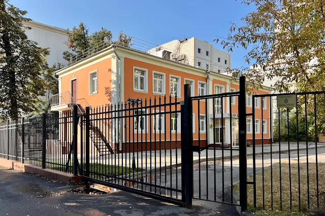 улица Образцова, дворы, Управление по молодежной политике и воспитательной работе Российского университета транспорта