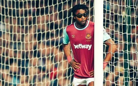 Alex Song parece Edgar Davids