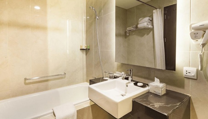 Swiss Belinn Malang Bathtub