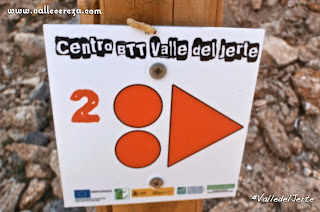 Detalle de una de las señales. Centro BTT Valle del Jerte