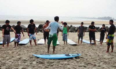 Surfers receiving instructions during a surf clinic. — Bernama