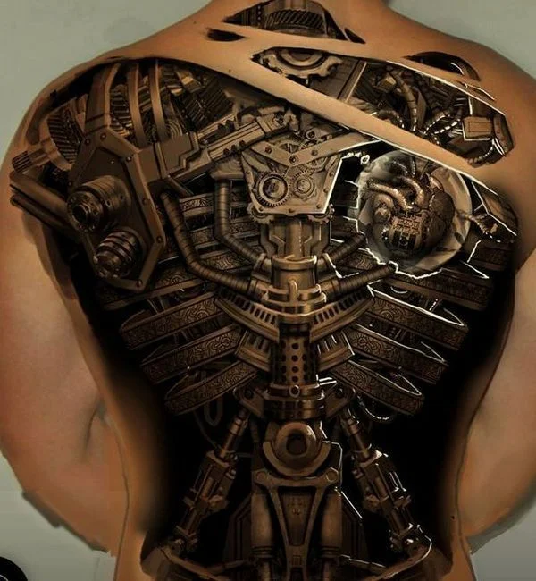 Tatuajes en la espalda biomecánico