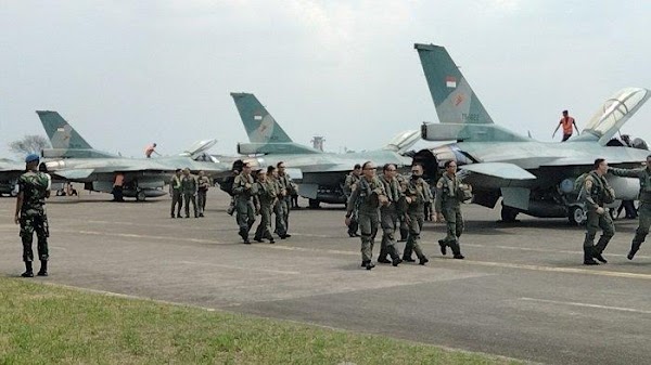 Cuaca Cerah, 14 Pesawat F-16 TNI AU dan Bendera Raksasa Akan Melintas di Langit Istana Negara