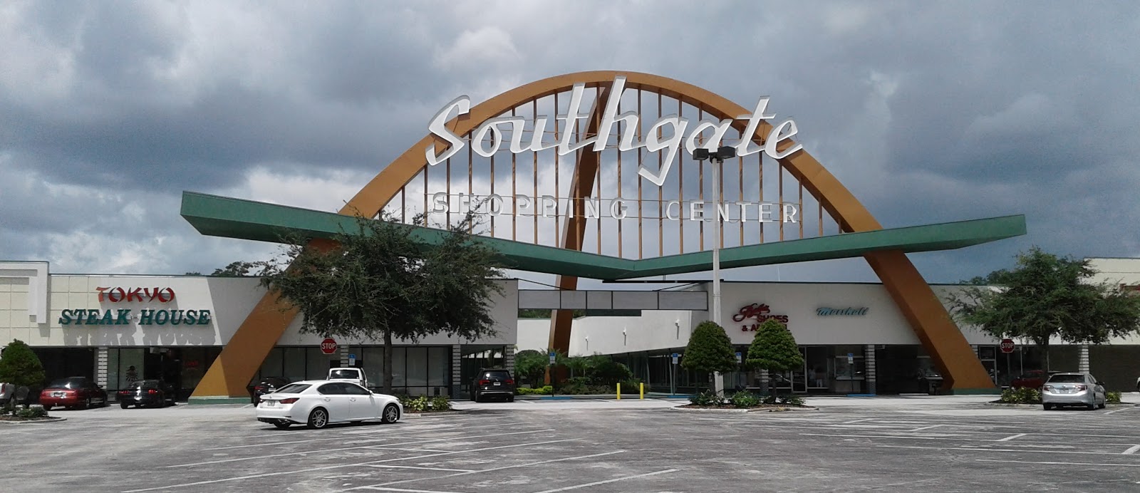 Lakeland's iconic Southgate Shopping Center is fully reopening with new  features - LALtoday