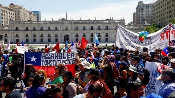 Sindicatos y gremio educativo se suman a paro nacional en Chile 