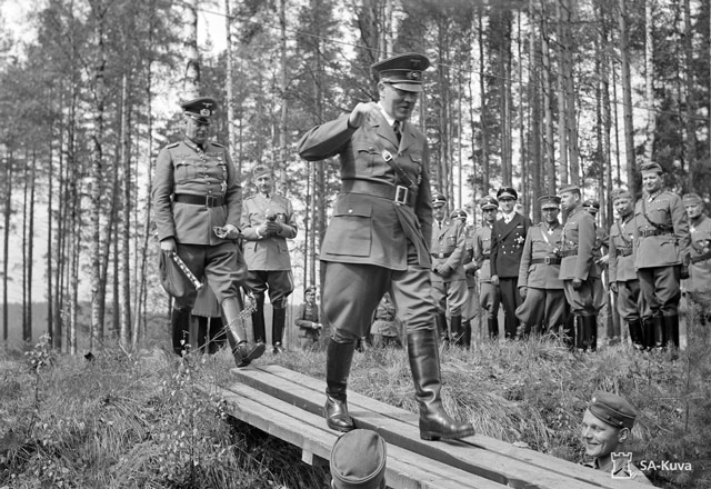 Hitler and Keitel walk to Mannerheim's command train. 4 June 1942 worldwartwo.filminspector.com