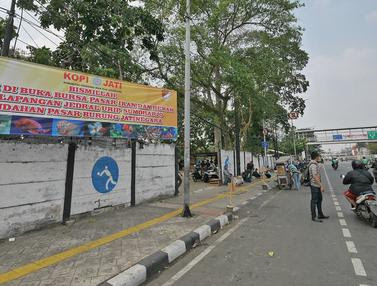 Pintu Utama Pasar Ikan Hias Jatinegara