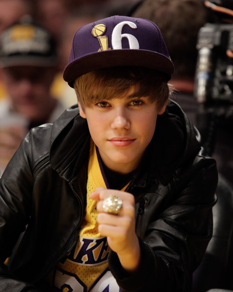 justin bieber lakers jersey. Justin Bieber gets a chance to