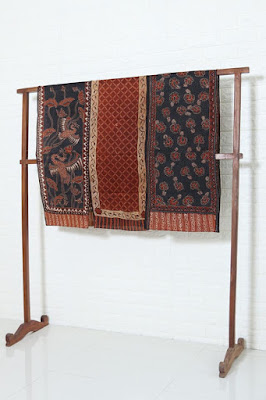 syal sutra di batik dlidir