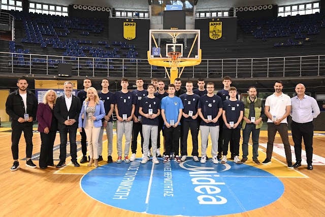 Τιμητική διάκριση και βραβεύσεις για την ομάδα μπάσκετ του Ελληνικού Κολεγίου  από την Ο.Σ.Ε.Κ.Α.