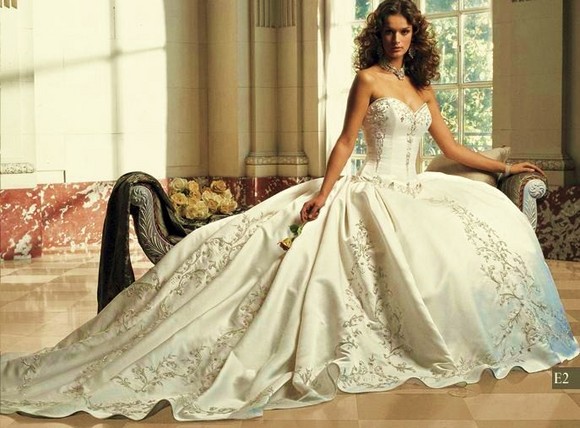 Modern wedding gown Beautiful wedding gown Elegant wedding gown