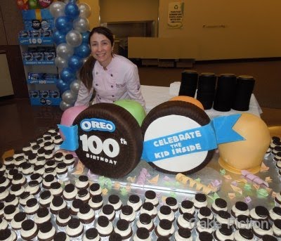 Birthday Cake Oreo on Cake Fiction  Oreo 100th Birthday Cake And Cupcakes