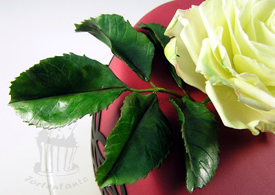 Geburtstagstorte mit Zuckerrose gumpaste rose blütenpaste fondant windbeuteltorte