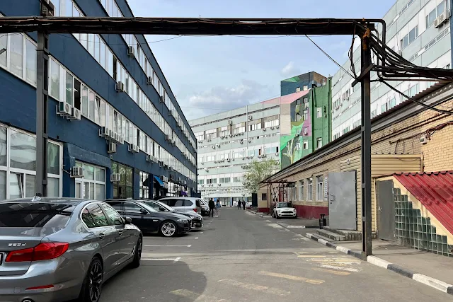 Кутузовский проспект, территория бизнес-центра «Атлант» – бывший Первый Московский приборостроительный завод имени В. А. Казакова (1-й МПЗ)
