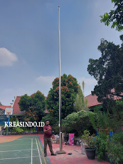 Tiang Bendera terpasang di SDN Srengseng Sawah Jakarta Selatan siap untuk Upacara 17 Agustus