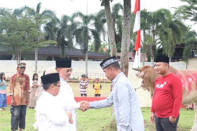 Polda Sumbar Berkurban 154 Sapi dan 19 Kambing, Kapolda serahkan 1 Ekor untuk PWI Sumbar 