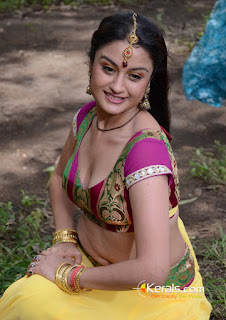 Sonia Agarwal Hot Stills Hd Photos