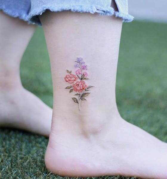 Mini tatuagens femininas delicadas de flores - 95 fotos e modelos