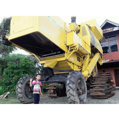 irfan, irfan hensem, mesin padi, pertama kali jumpa mesin padi, kampungku, kampung sawah padi, keindahan sawah padi