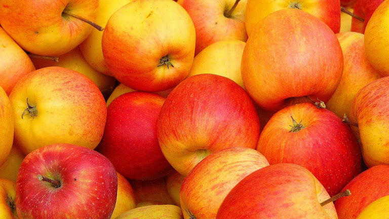 Delicious Apple HD Wallpaper 8