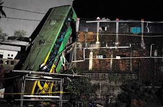 Foto Kecelakaan Bus di Cisarua Bogor