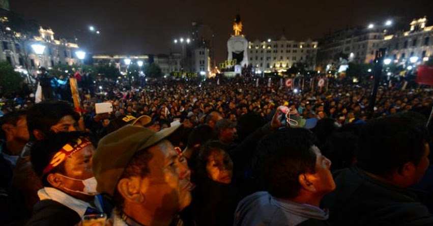 Falsa sentencia del Tribunal Constitucional que impediría despido circula y desinforma a maestros