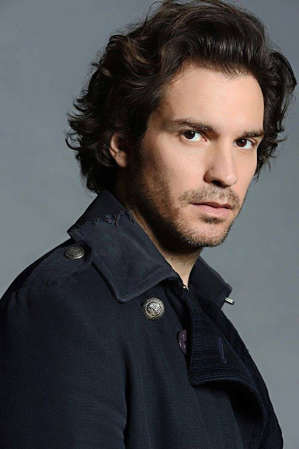 Santiago Cabrera Profile Pics Dp Images