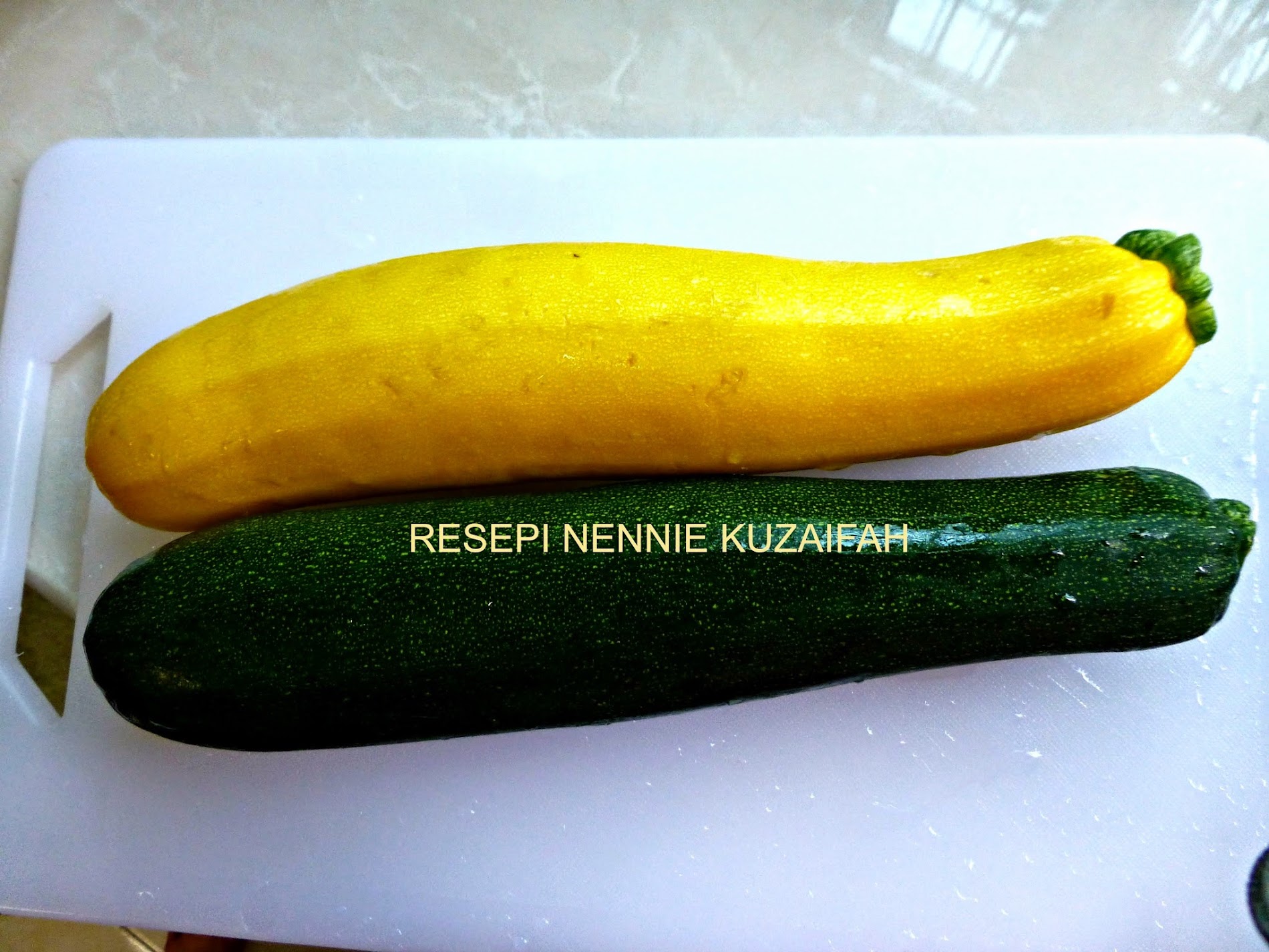 RESEPI NENNIE KHUZAIFAH: Goreng pasta campur zucchini dan 
