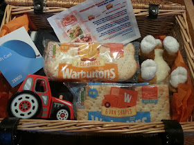 Easy Picnics with Warburtons Cats and Vans Sandwich Thins