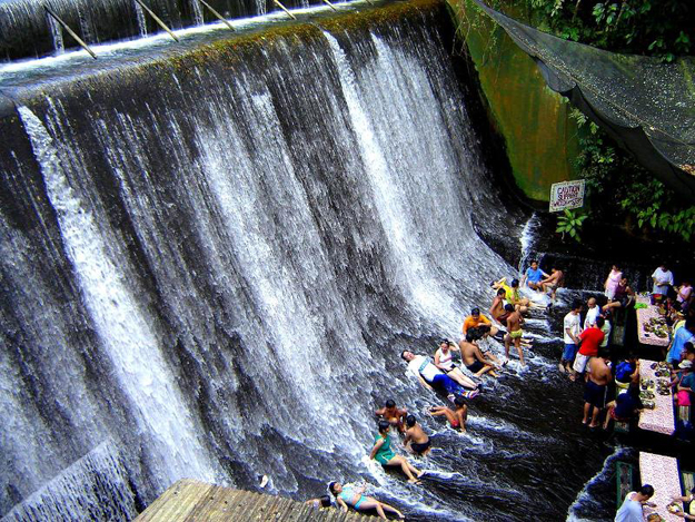 Photo & Video : Restoran Dibawah Air Terjun