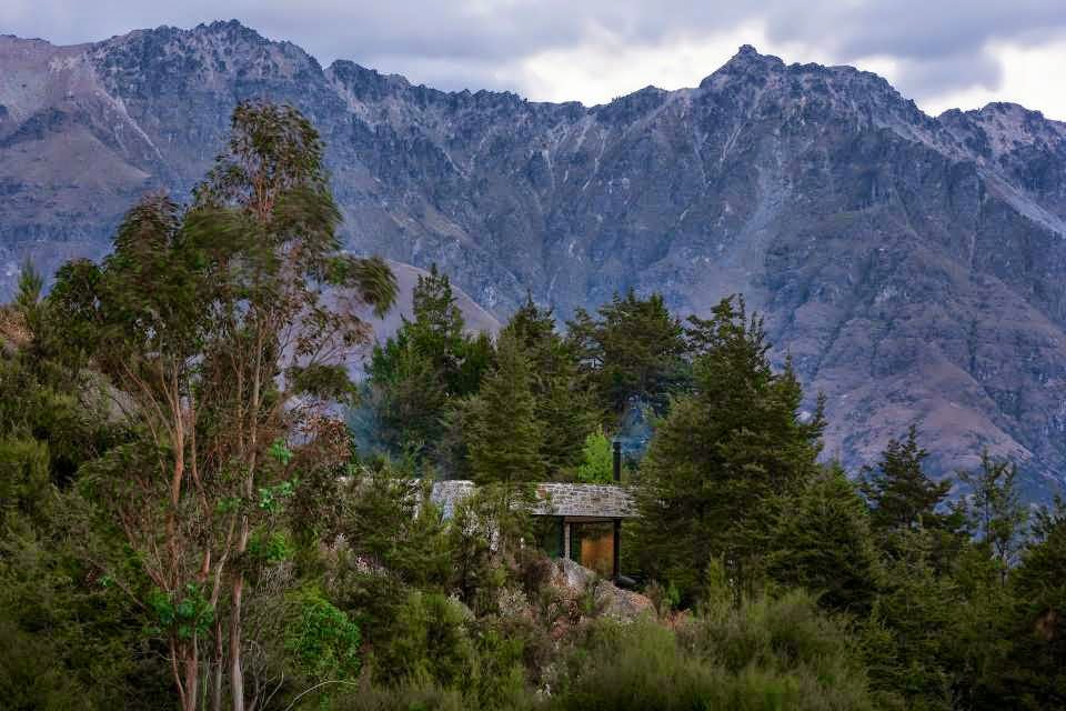 House with Modern Cabin System on Mountains Present Awsome Panorama of Natural Beauty