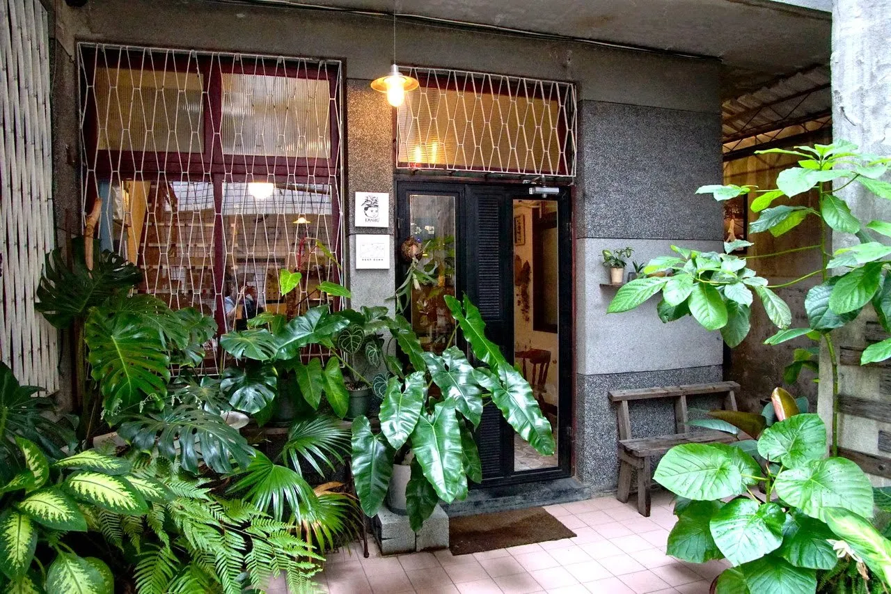 [台南][東區] Kamaro'格馬鹿｜隱密巷弄中的植物系午晚餐、咖啡廳｜食記
